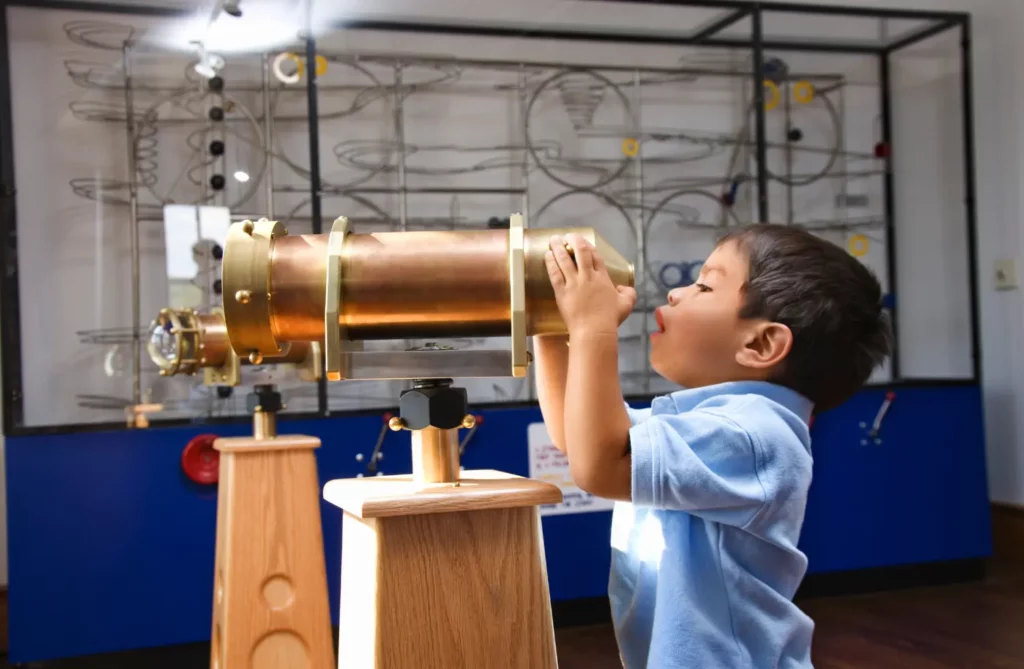 a child at the meseum